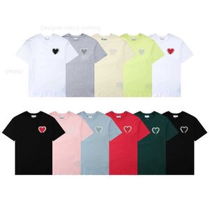 Paris Fashion Mens Designer Camiseta Bordada Vermelha Cor Sólida Big Love Pescoço Redondo Manga Curta T-shirt para Homens e Mulheres com o Mesmo Parágrafo Nijy 5LV7