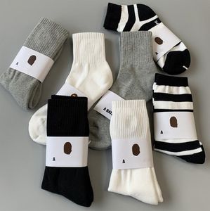 2024 Najnowsze męskie skarpetki deskorolki moda mansa litera drukowane skarpetki małpa wzór Hip Hop Sports Sock Sock Socks