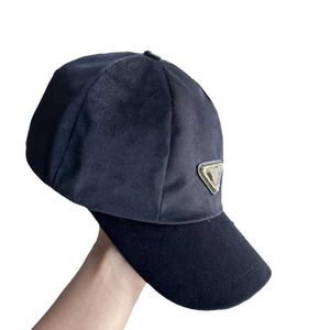 Designer Ball Caps P Family's Velvet Fabric Black High Version Hat Baseball Hat Autumn and Winter Style Show Small Fashion Fashion Drapth CP8O