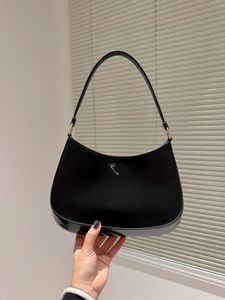 Lätt och fashionabla handväskor trendiga väskor Toppdesigner noggrant utformad internetkändis väska designer väska lyxig material unik design