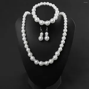 Halsbandörhängen Set 10mm runda vit skalpärlkristallarmband Drop Chain Three-Piece Jewelry for Women Girls Gifts