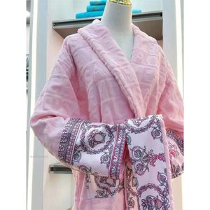 2024 Cappotto di pelliccia Pura lana Dea Collo a scialle Cotone Morbido e soffice Pamas Designer Nuovo Accappatoio vintage da donna Stesso stile Amanti Quattro stagioni