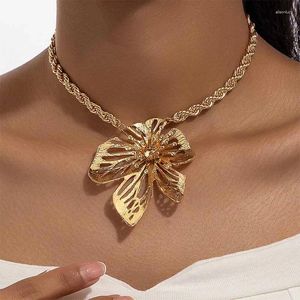 Pendant Necklaces Dramatic Floral Necklace Chain Women Girls Product Gold Plating Fashion Jewelry Party Gift Style CN294
