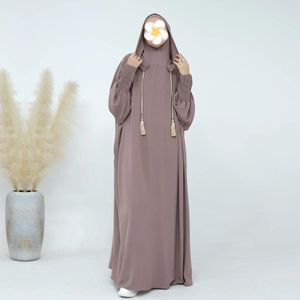 Ubranie etniczne zwykła krepa z kapturem sukienka z kapeluszem Turcja Jilbab Muzułmańskie ubrania modlitewne islam Abayas dla kobiet Dubai Kaftan Niqab szat