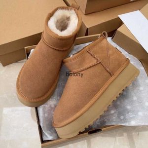 المنصة الكلاسيكية Mini Snow Boots الشتاء الكاحل للنساء السميكة السميكة الجلود الحقيقية الدافئة الجوارب مع حجم الفراء 35-43