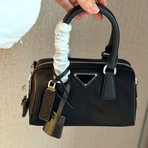 حقيبة مصمم الأزياء النسيج المظلي المطوّر هو لطيف للغاية ثلاثية الأبعاد مع حقيبة وسادة بوسطن بحجم محفظة عملة 21x11cm