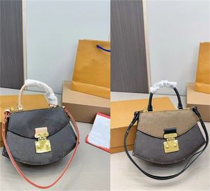 Kadın tasarımcı çanta çanta kabartma çiçek tarak tarak moda omuz çantası tutamak Crossbody geometrik kavisli kenar modelleme lüksler s-kilitli kilitler clamshell torbalar