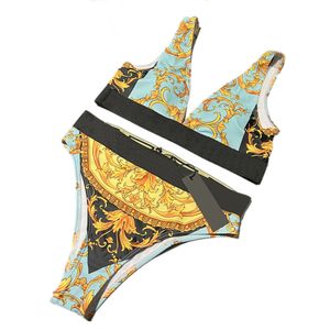 Costume da bagno firmato oro Set modello classico Due pezzi Bikini Costume da bagno push up sexy Lusso XL Costumi da bagno Vita alta Costumi da bagno Donna 2024 Costumi da bagno moda con etichetta