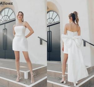 Vestidos Moda Simples Branco Mini Bainha Vestidos de Casamento Com Grande Arco Trem Sexy Strapless Elegante Cetim Curto Boho Jardim Praia Nupcial Ir