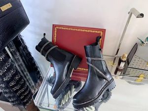 Designer di lusso invernale Women Women Boot Crystalbellied Black Black Pelf Beavy Stivali da caviglia ricamato ale ape battute da combattimento con booties35-43