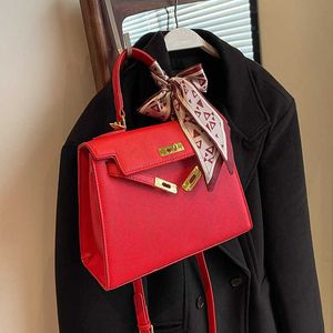 A HKELys Fortgeschrittene rote Tasche 2024 Neue Frauen beliebte vielseitige Crossbody Brauthochzeit Handheld
