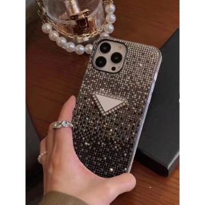 Designer Phone Case Moda Full Diamonds Triângulo Padrão Casos para iPhone 15 14 13 12 11 Pro Max Plus Womens Phonecase Capa à prova de choque Shell 4 cores -3