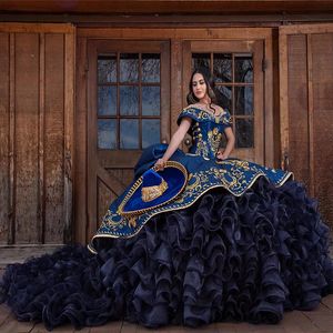 Платья Charro Вышитые синие платья Quinceanera со съемным шлейфом, многоуровневым корсетом с открытыми плечами и бантом на спине 15 бальное платье для выпускного вечера для девочек