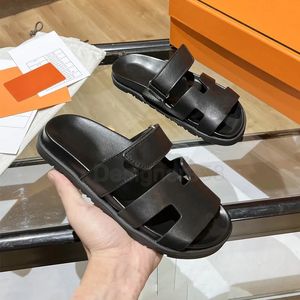 Tasarımcı plaj terlik tasarımcı kanca döngü yaz sandalet gerçek deri moda erkek düz ayakkabıları rahat kumlu terlik