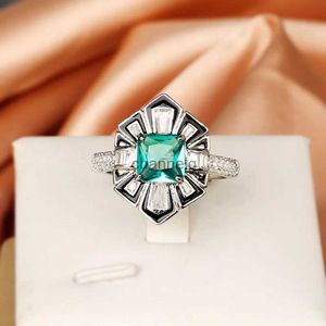 Cluster Rings 925 Silver Luxury Green Stone Bridal Wedding Party Rings Shiny Cubic Zirconia Graceful Women Anniversary Rings Fashion Jewelry YQ240109