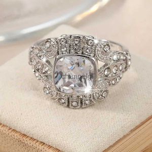 Anelli a grappolo Elegante anello anniversario con zirconi, regalo perfetto per lei YQ240109