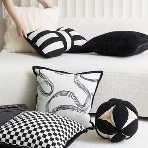 Stol täcker svartvitt modern minimalistisk soffa kuddtäcke med nordiska checkerboard geometriska linjer