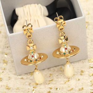 2024 Designer Xitai Queenjewellery Stud 003 Planet Micro Ein goldfarbener Diamant Short Drip Pearl Saturn Damenohrringe i