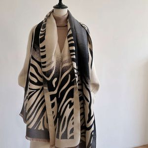 Högkvalitet Fashion Cashmere Scarf för kvinnors vinterkoreanska version, mångsidig höstvinter, västerländsk och fashionabla nytt sjal