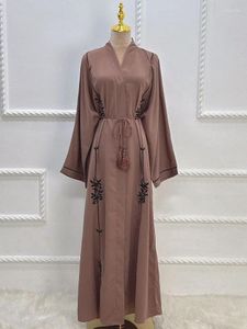 Abbigliamento etnico Ricamo Abaya aperto Chiusura a scatto Abaya anteriore Donna musulmana Kimono Caftano islamico Abito arabo Ramadan Dubai Turco
