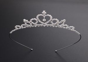 Vacker Shiny Crystal Bridal Tiara Party Pageant Silver Plated Crown Hairband Billiga bröllopstillbehör 2018 Ny design7565687