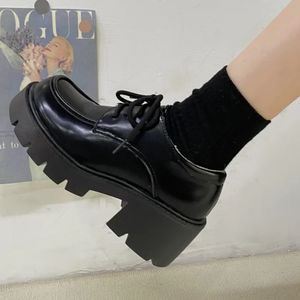 Chaussures d'uniforme petites chaussures en cuir femme britannique fille japonaise sauvage noir rétro Mary Jane chaussures Lolita plate-forme chaussures Low Hee 240108