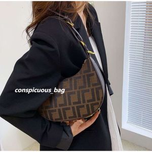 2024 Totes Brand Messenger Bags Summer New Trendy All-Match Women Messenger Bag Chain Leather Fashion grils samll axelväska handledsäckar brun färg F1211