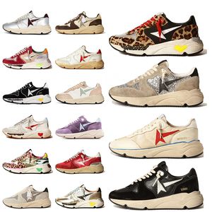 Designer di moda di lusso Donna Uomo Scarpe casual Running Sole Sneaker Nappa Pelle scamosciata Tomaia con finitura vintage Piattaforma Glitter Graffiti Avorio Sneakers