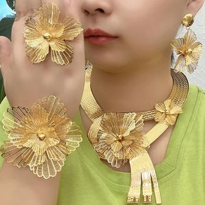 Display Dubai Jewelry Sets for Women Vintage Flower Charms Gold Plated Necklace Earrings Ring Bracelet Bride Wedding Free Shipping