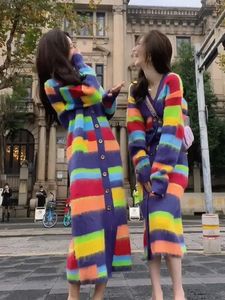 Rainbow randig stickad klänning för kvinnor på hösten och vintern fransk avancerad känsla i par med dopamin lång tröja kjol 240109