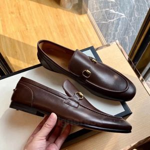 Luxury Dress Shoes Designer äkta lädermockasiner Loafers Classic Oxford Fashion Brown Black Gentleman Wedding Office Formal Shoe Shoe