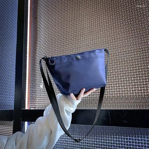 Вечерние сумки 2024, корейская версия, простая маленькая сумка через плечо, женская универсальная сумка из ткани Оксфорд на плечо, повседневная мужская сумка в стиле Харадзюку