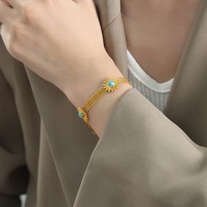 Senhoras pulseira de ouro retro luz luxo high end design flor pulseira aço inoxidável banhado 18k ouro jóias turquesa pulseira