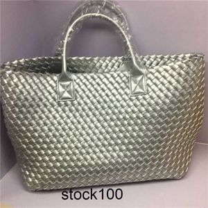 Borsa Jodie BottegaaVenetas Borsa da donna intrecciata 2024 Star Style intrecciata a mano per il tempo libero Cesto di verdure ad alta capacità portatile con una spalla