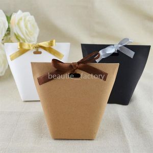 100pcs kraft kağıt üçgen hediye sargısı çantalar evlilik yıldönümü parti çikolatalı şeker kutusu benzersiz ve güzel tasarım243q