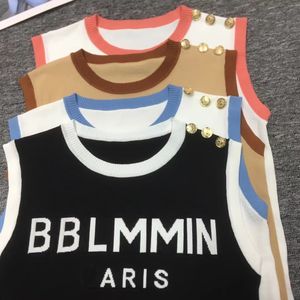 女性のファッションデザイナー新しい女性のTシャツトップサーカラーホロープルオーバー半袖ニットTシャツレターファッション女性服