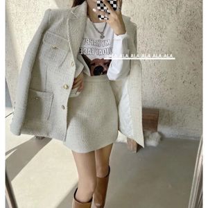 Moda Tweed traje chaqueta con falda conjuntos De dos piezas para Mujer estilo otoño e invierno Blazer Mujer De Moda Set 240109