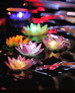 LED LOTUS LAMP Färgglad förändrad flytande vattenpool som önskar lätt lykta flamelösa ljus lotus blomma lampor för festdekoration3901300