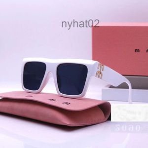 Tasarımcı Mui Mui Güneş Gözlüğü Döngüsü Lüks Moda Sporları Polarize Miui Miui Güneş Gllass Erkek Kadınlar Yeni Vintage Driving Beach Beyaz Goggle Square Güneş Gözlükleri