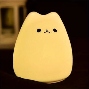 Lampada in silicone mini gatto carino cartone animato Nuova batteria LED colorato Cambia colore Pat Luce notturna Lampada per atmosfera tattile