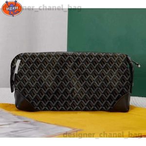 Sacos cosméticos Casos MZXM Dog Clutch Bags Mulheres Homens Um Hig Quality Envelope Pacote Documentos Higiene Pessoal Bolsa Proteção Maquiagem Embreagem Couro T240110