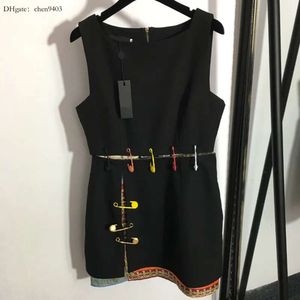 Abiti Abito patchwork nero Spilla Gonne sexy senza maniche Fascino elegante Abito femminile Gilet Gonna a vita cava Abbigliamento es