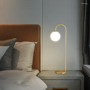 Lampy stołowe Temar Współczesna mosiężna lampa LED Złote Copper Deck Wystrój oświetlenia do nowoczesnej sypialni studiów domowych