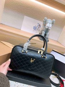 حقيبة مكياج 2024Handbag كسول غير رسمي ويحب دعم الجزء العلوي من الجسم مليء بالقلب الشامل الكسول غير الرسمي