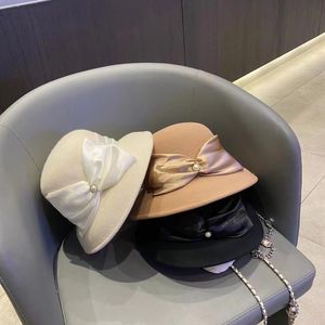 Kvinnors hink hattar 2023 Nytt ullmaterial Bow Silk Basin Hat Elegant Fashion Pot Hat Ladies Hat Autumn and Winter