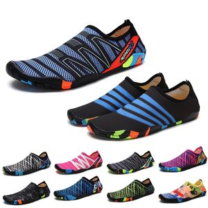 2024 Men's Sandals Summer Shoes Crok Rubber Dlogs Water Shoes حجم كبير شاطئ صندل مسطح بالنعال الحجم 35-45