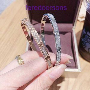 Carter Nuovo marchio Classico Bracciale di design Alta edizione V Oro Full Sky Star Love Uomo e donna Due micro set di diamanti Confezione regalo