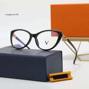 Sonnenbrillen Herren Brillen Designer-Sonnenbrillen Einfache Gläser Optisch ohne Nahstrom Modisches Vollformat-Buchstabendesign für Mann und Frau 6 Farben Gute Qualität