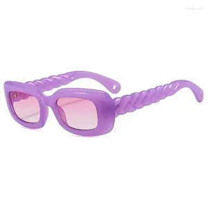 Sonnenbrille 2024 Fashion Square Jelly Colored für Frauen Twist Beine Plain Street Shooting Brillen Flut Großhandel