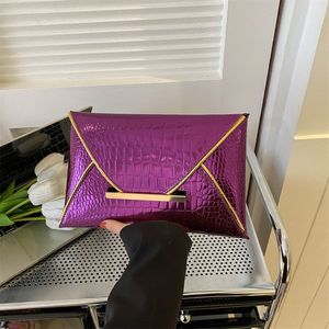 El çantası kadın trend basittir. Çanta Azınlık Tasarımları Şık Yabancı Zarf Kadınları 2024 Yeni Stil CCJ3241
